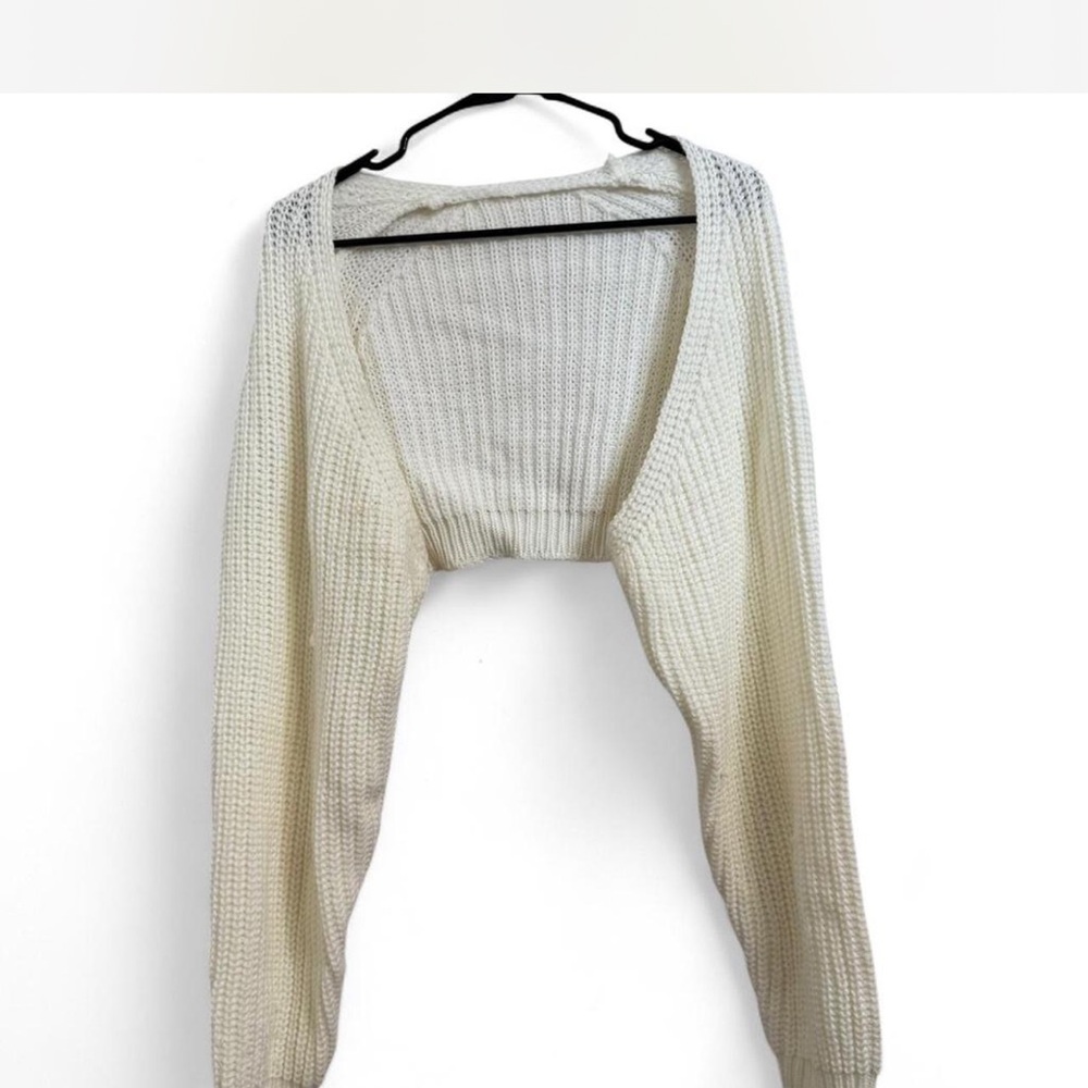 Elegant Cream Women's Cropped Sweater